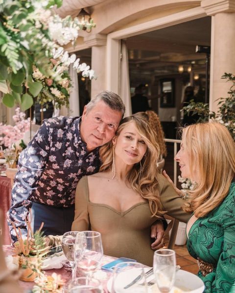 Zulay Henao with her parents during her baby shower. 